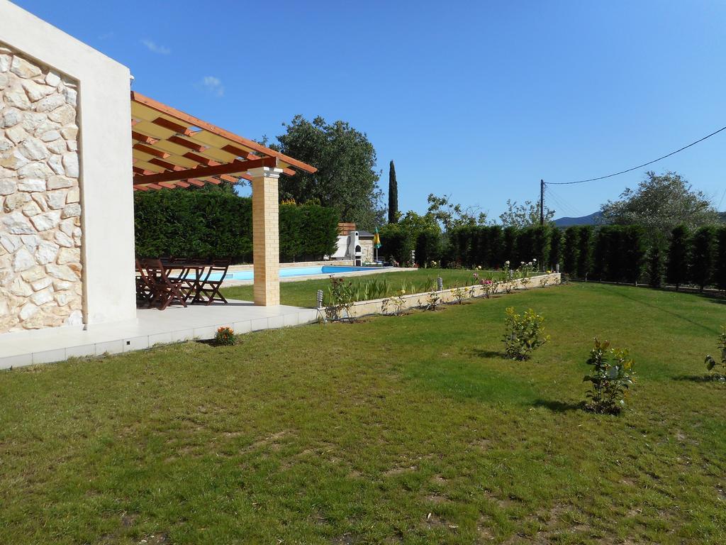 Villa Poulades 古维亚 外观 照片