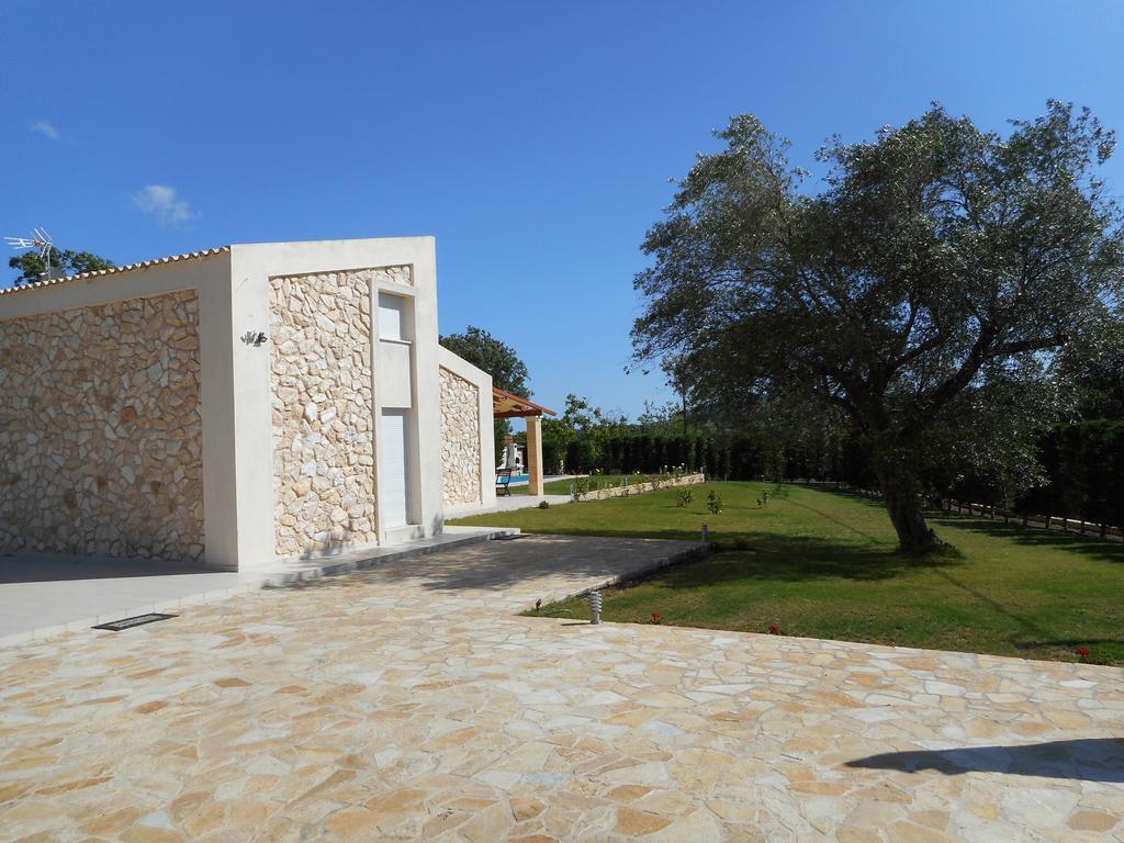 Villa Poulades 古维亚 外观 照片