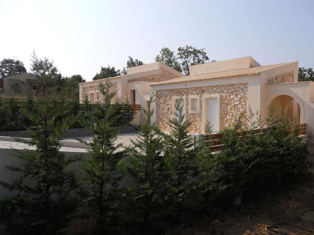 Villa Poulades 古维亚 外观 照片
