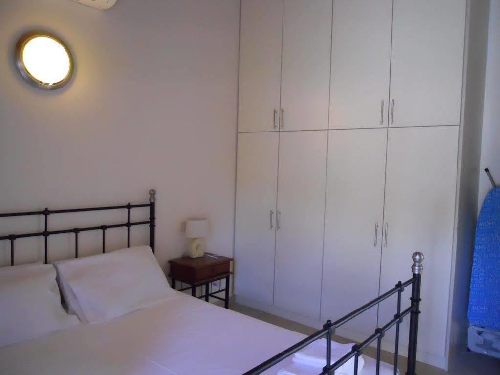 Villa Poulades 古维亚 外观 照片